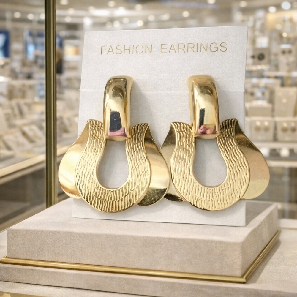 Gold fashion dangly earrings